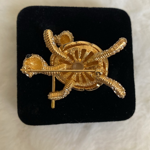 *NWT* Rare Vintage CINER Red & White Enamel/Gold Plated/Crystal Turtle Brooch - Picture 5 of 7